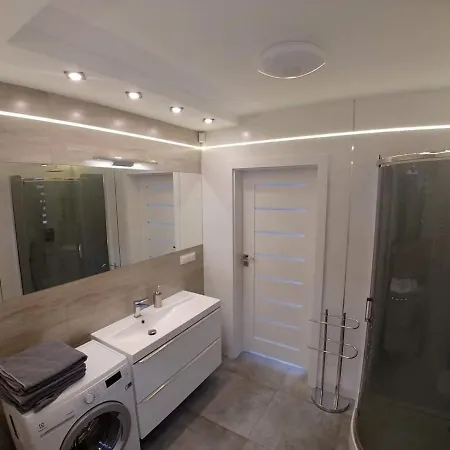 Dorota Z Garazem 아파트 *